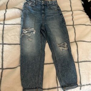 AE Mom Jeans Size 4